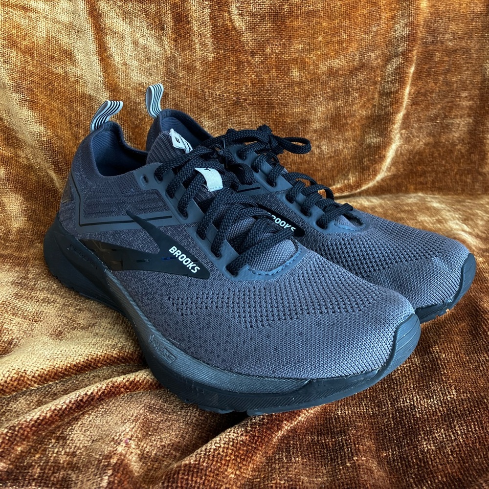 Brooks Women's Athletic Shoes in Black and Dark Gray